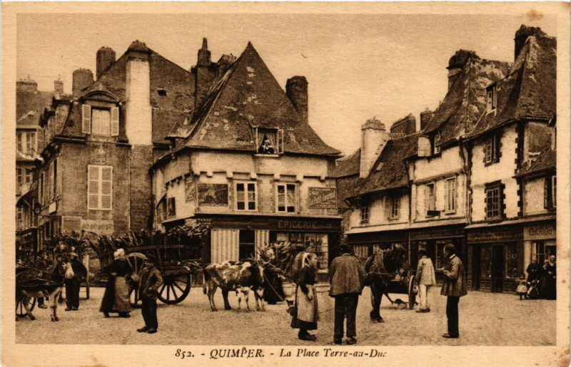 Carte postale ancienne Quimper - La Place Terre-au-Duc à Quimper