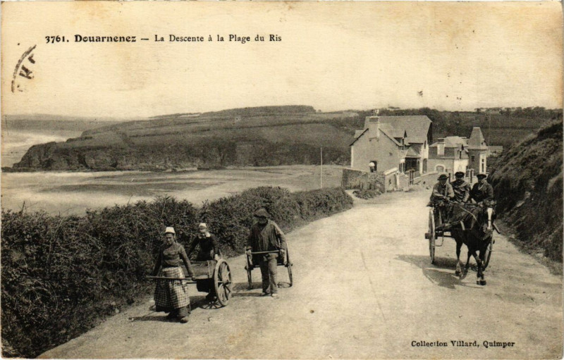 Carte postale ancienne Douarnenez - La Descente a la Plage du Rois à Douarnenez