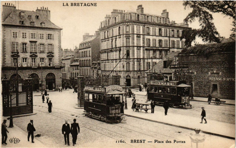 Carte postale ancienne Brest - Place des Portes à Brest