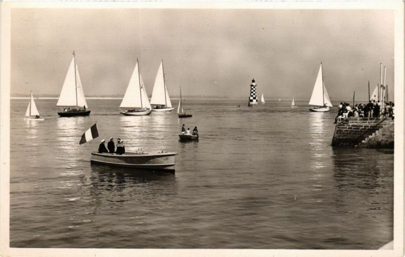 Carte postale ancienne Loctudy - Les regates à Loctudy