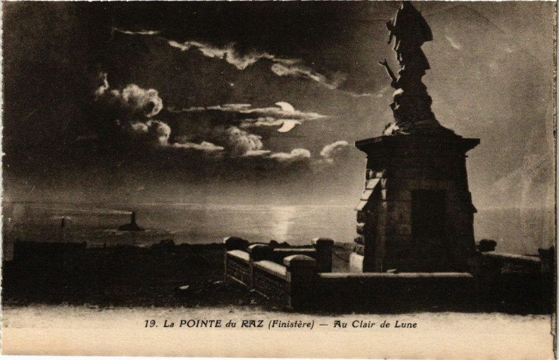 Carte postale ancienne La Pointe du Raz - Au Clair de Lune