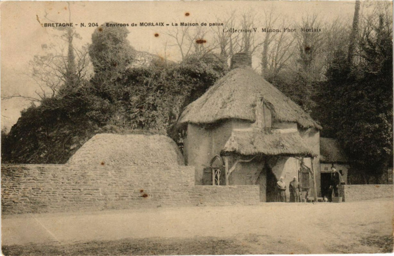 Carte postale ancienne Bretagne - Env. de Morlaix - La Maison de paille à Morlaix