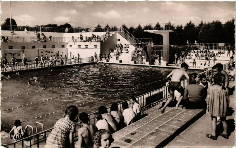 Carte postale ancienne Brest - La Piscine (Cortellari arch.) à Brest