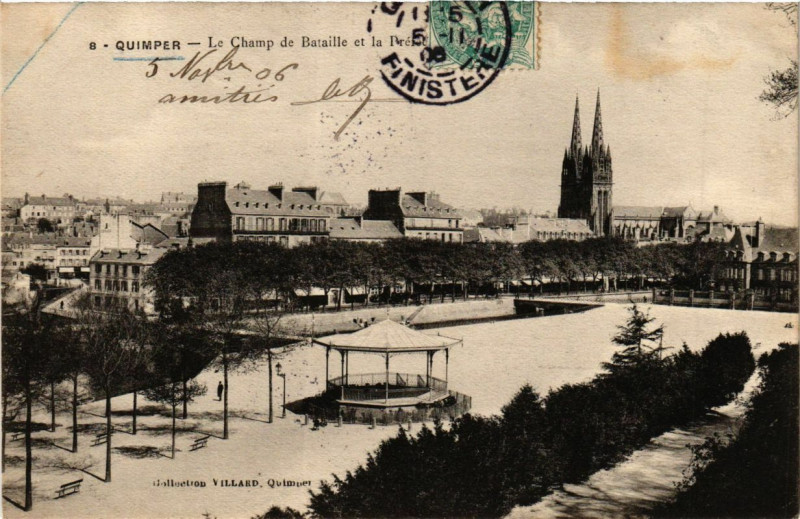 Carte postale ancienne Quimper - Le Champ de Bataille et la Prefec à Quimper
