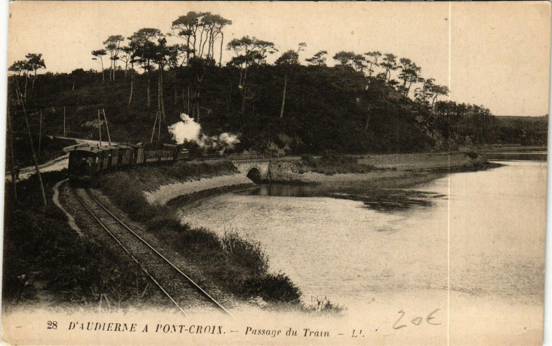Carte postale ancienne D'Audierne a Pont-Croix - Passage du Train à Pont-Croix