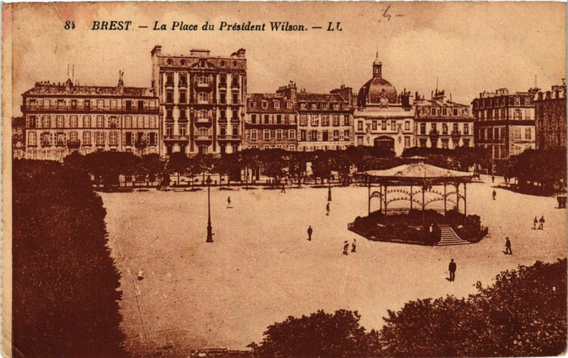 Carte postale ancienne Brest - La Place du President Wilson à Brest