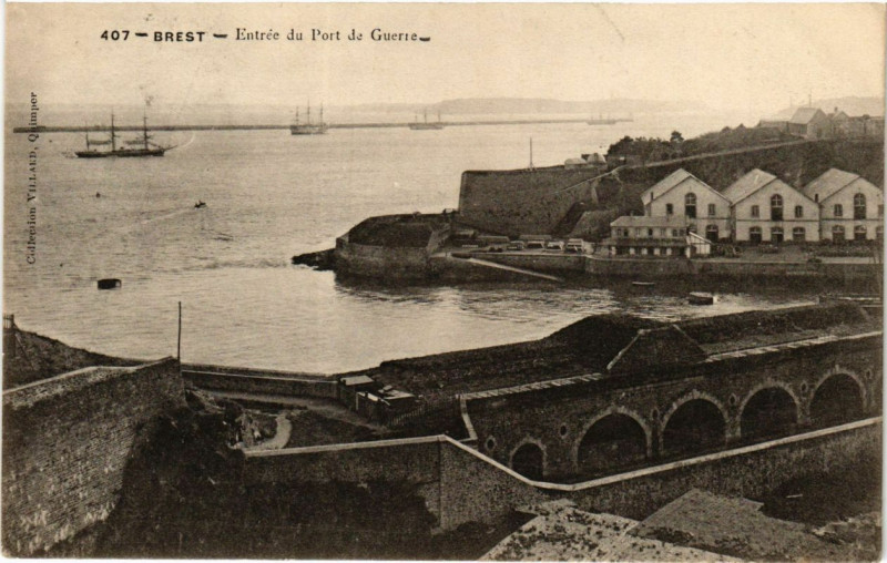 Carte postale ancienne Brest - Entrée du Port de Guerre à Brest