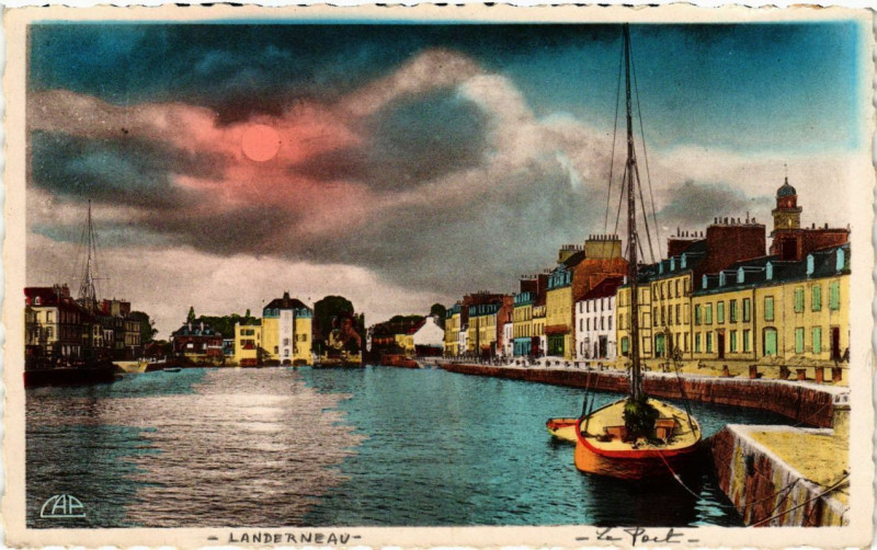 Carte postale ancienne Landerneau - Le Port et Quai de Cornouailles à Landerneau