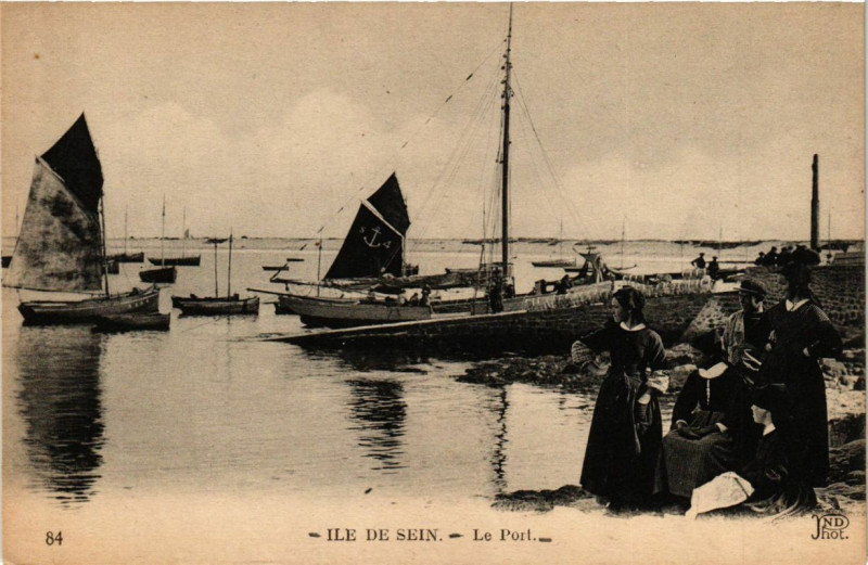Carte postale ancienne Ile de Sein - Le Port à Île-de-Sein