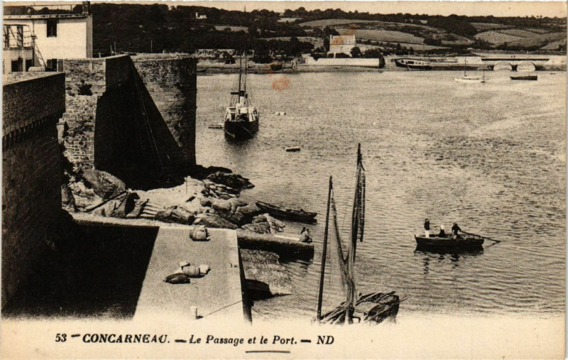 Carte postale ancienne Concarneau - Le Passage et le Port à Concarneau