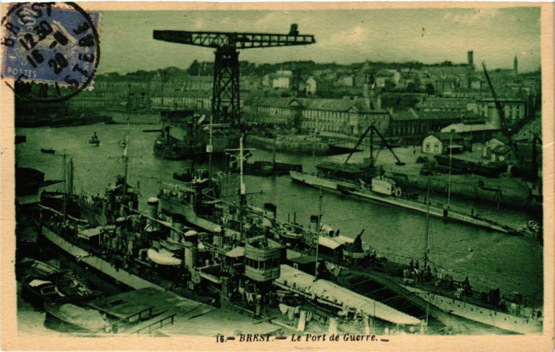 Carte postale ancienne Brest Le Port de Guerre à Brest