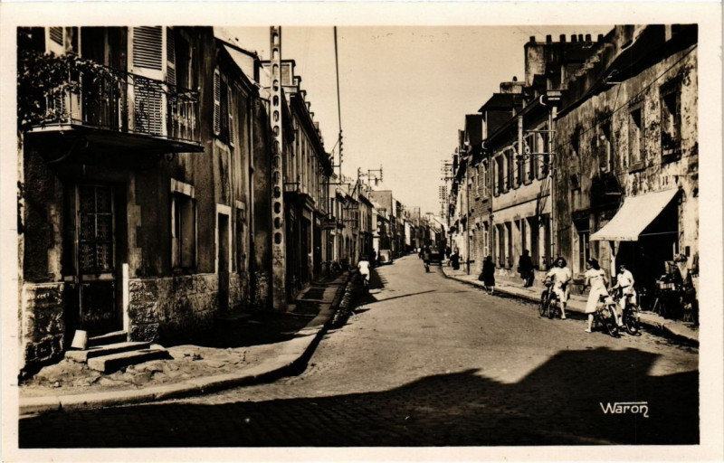 Carte postale ancienne Rosporden - La Grande Rue à Rosporden