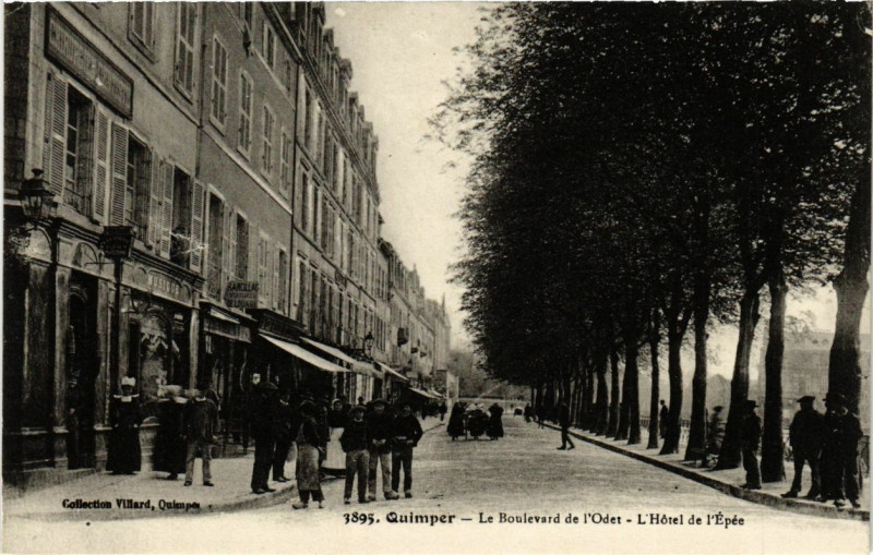 Carte postale ancienne Quimper - Le Boulevard de l'Odet - L'Hotel de l'Epée à Quimper