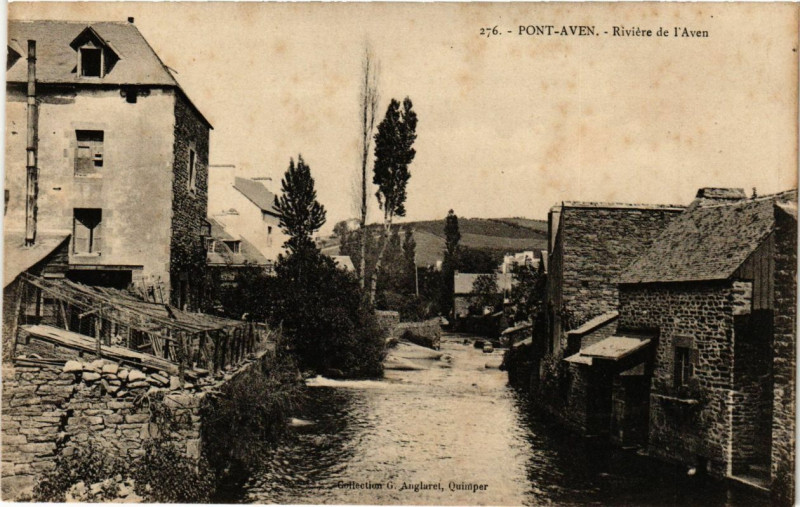 Carte postale ancienne Pont-Aven - Riviere de l'Aven à Pont-Aven