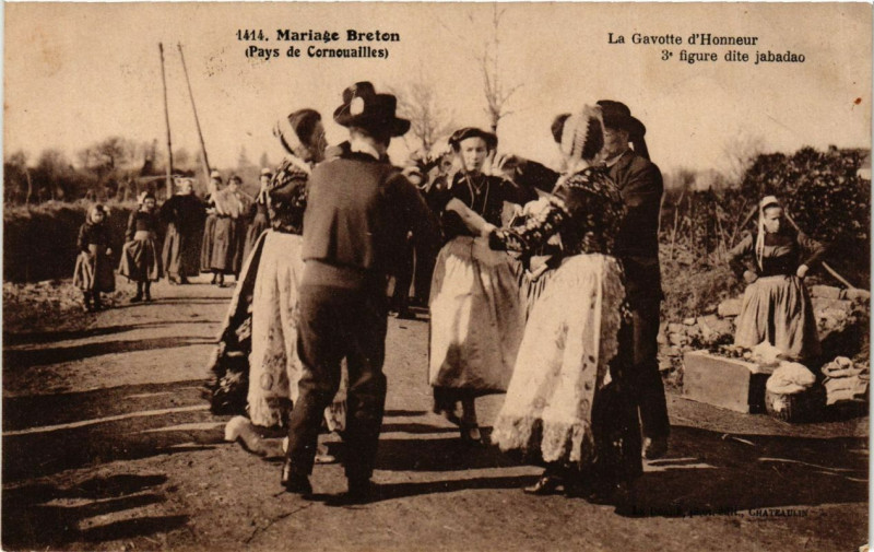 Carte postale ancienne Mariage Breton La Gavotte d'Honneur