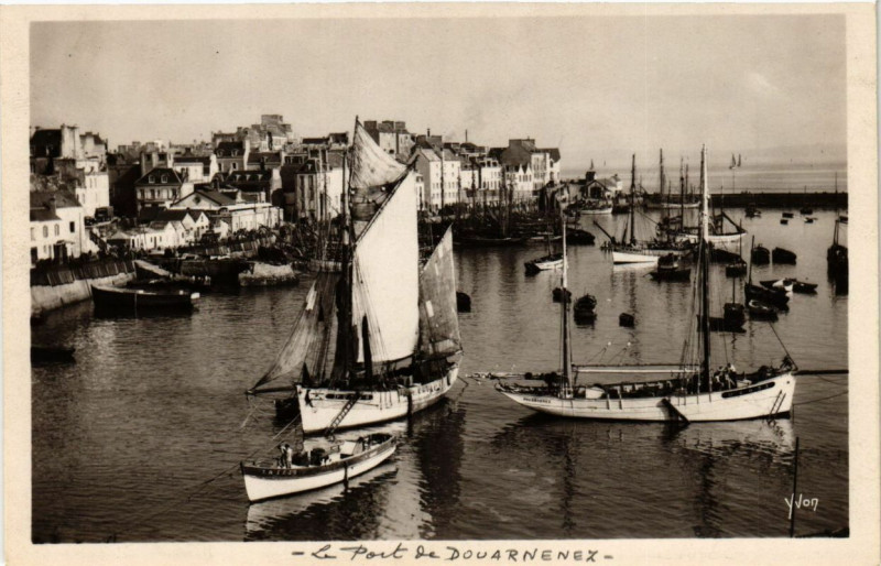 Carte postale ancienne Douarnenez (Finistere) - vue générale du Port à Douarnenez