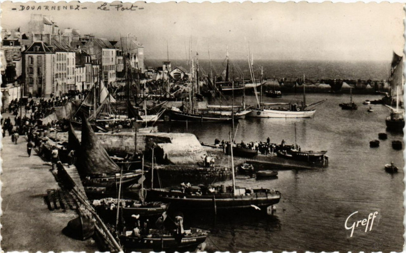 Carte postale ancienne Douarnenez (Finistere) - Le Port à Douarnenez