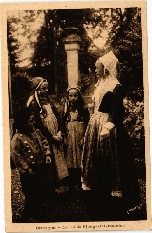 Carte postale ancienne Bretagne - Costume de Plougastel-Daoulas à Plougastel-Daoulas
