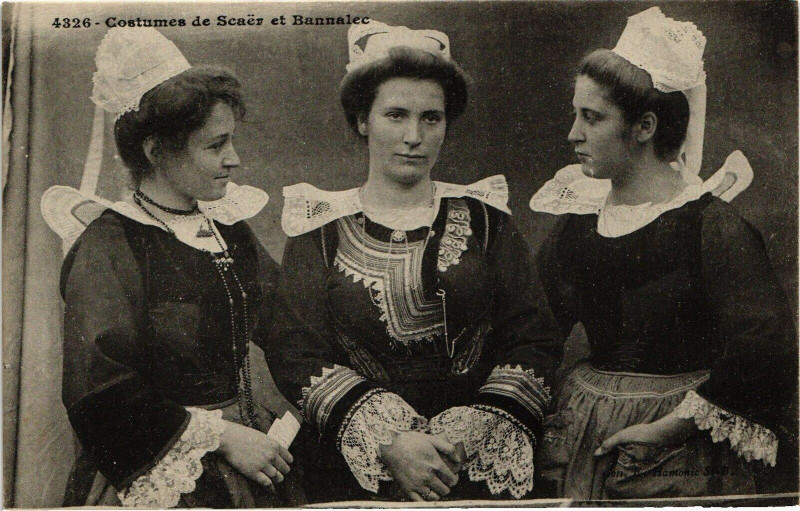 Carte postale ancienne Costume de Scuér et Bannalec à Bannalec