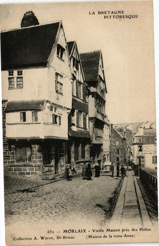 Carte postale ancienne La Bretagne Pittoresque - Morlaix-Vieille Maison pres des Halles à Morlaix