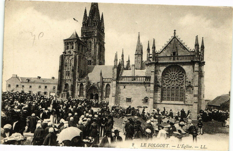 Carte postale ancienne Le Folgoet - L'Eglise au Folgoët