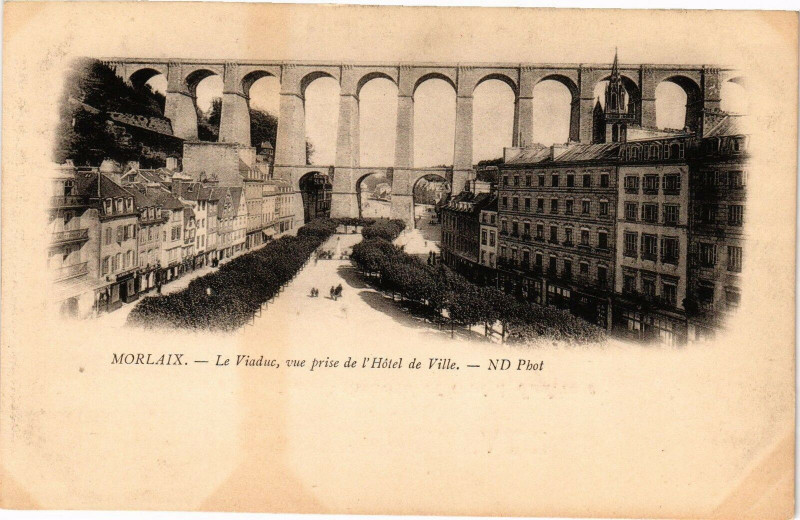 Carte postale ancienne Morlaix - Le Viaduc vue prise de l'Hotel de Ville à Morlaix