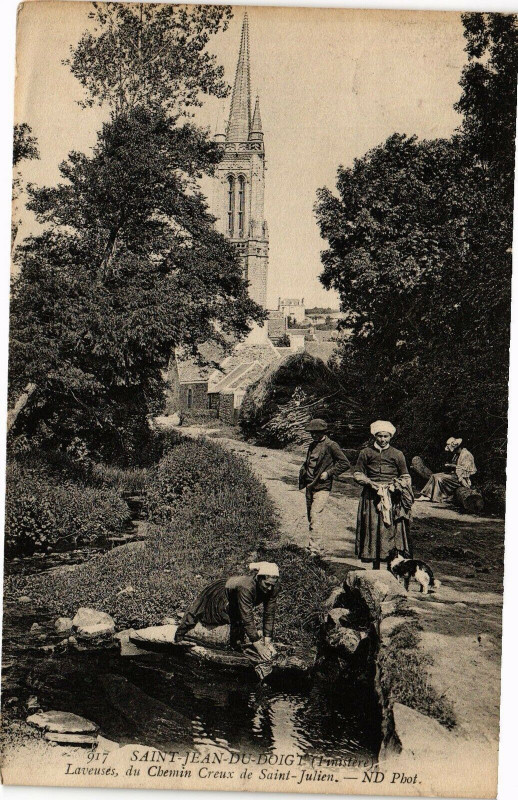 Carte postale ancienne Saint-Jean-du-Doigt-Laveuses du Chemin Creux de Saint-Julien à Saint-Jean-du-Doigt
