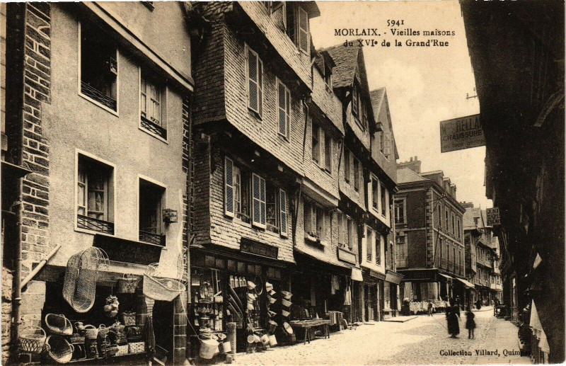 Carte postale ancienne Morlaix - Vieilles maisons du Xvi de la Grand'Rue à Morlaix