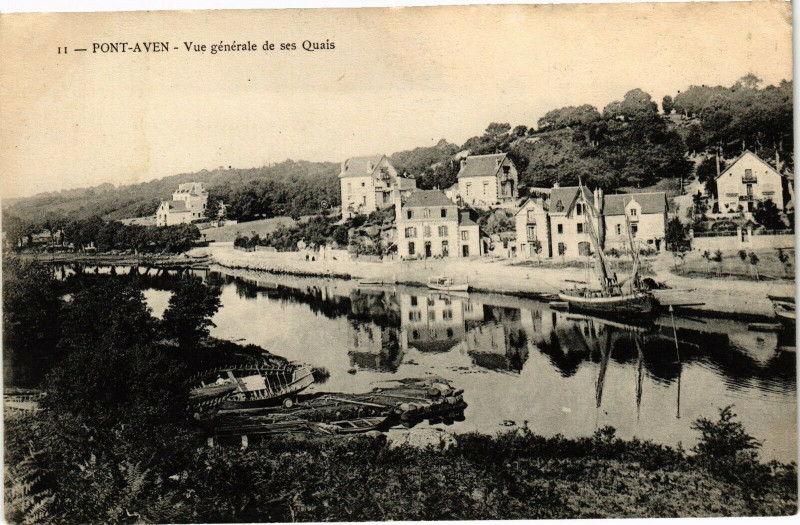 Carte postale ancienne Pont-Aven - Vue générale de ses Quais à Pont-Aven