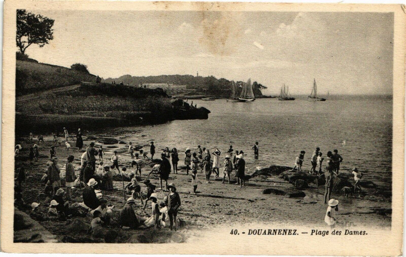 Carte postale ancienne Douarnenez - Plage des Dames à Douarnenez