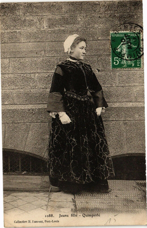 Carte postale ancienne Jeune fille - Quimperle à Quimperlé