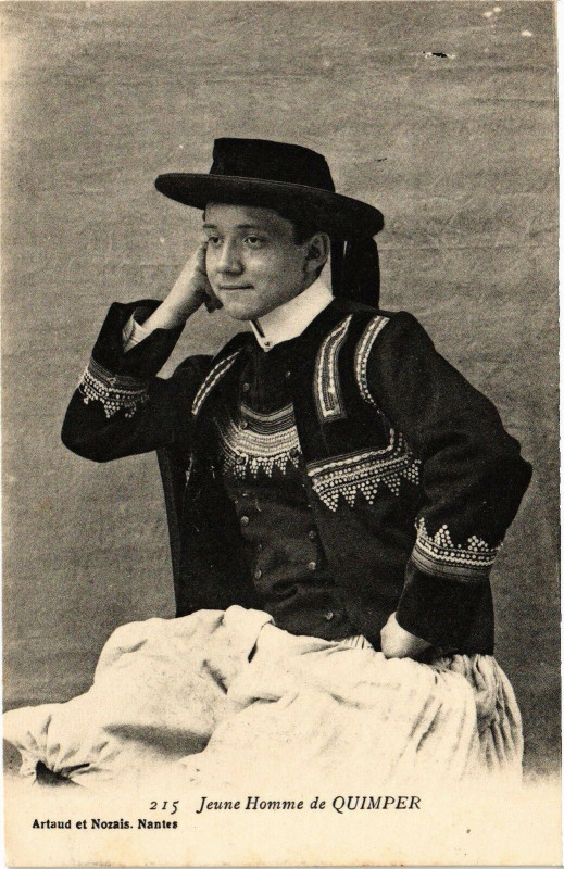 Carte postale ancienne Jeune Homme de Quimper à Quimper