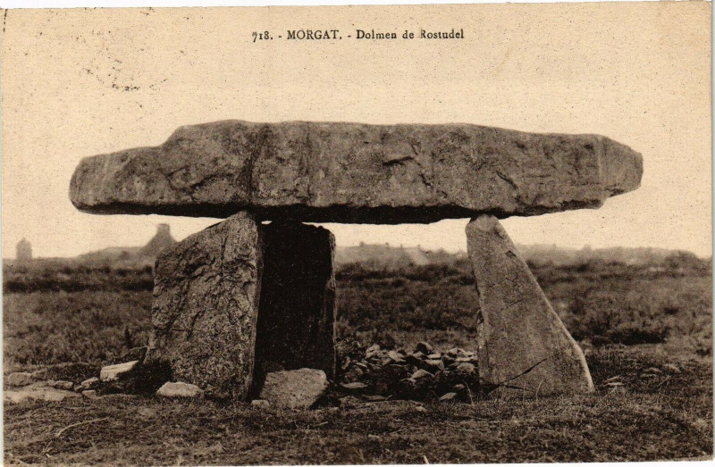Carte postale ancienne Morgat - Dolmen de Rostudel