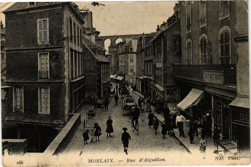 Carte postale ancienne Morlaix - Rue d'Aiguillon à Morlaix