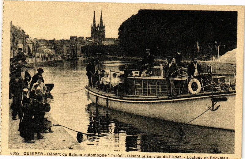 Carte postale ancienne Quimper - Départ du Bateau-automobile Terfei faisant le service.. à Quimper