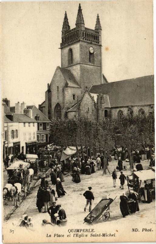 Carte postale ancienne Quimper - La Place et l'Eglise St-Michel à Quimperlé