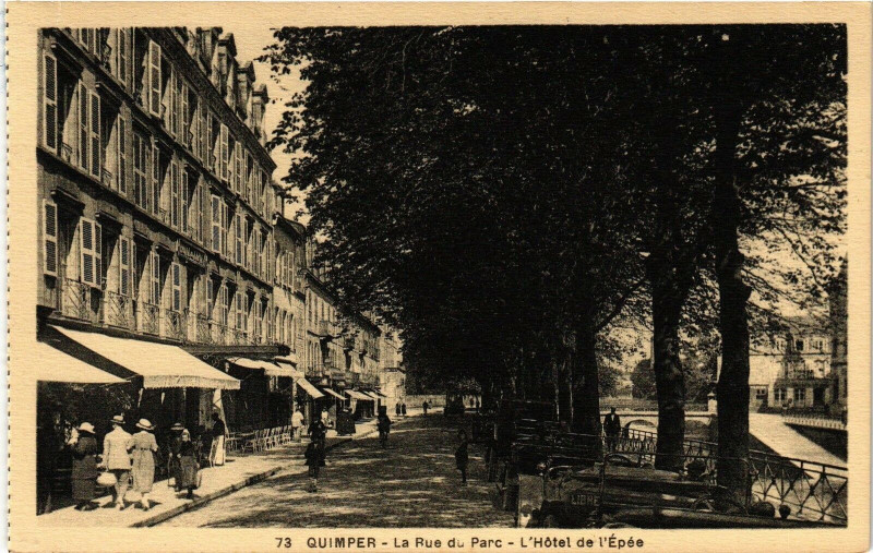 Carte postale ancienne Quimper - La Rue du Parc - L'Hotel de l'Epée à Quimper