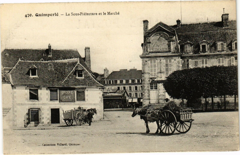Carte postale ancienne Quimperle - Le Sous-Préfecture et le Marché à Quimperlé