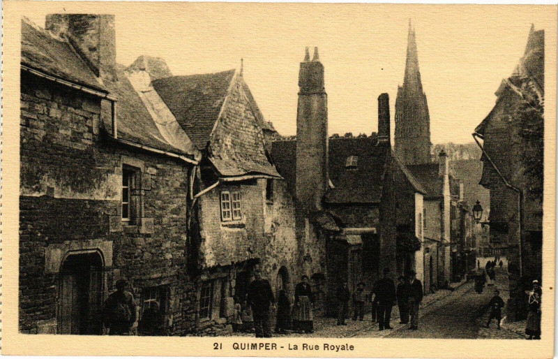 Carte postale ancienne Quimper - La Rue Royale à Quimper