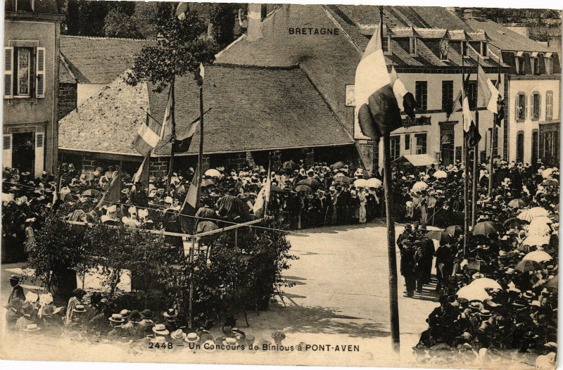 Carte postale ancienne Un Concours de Binious a Pont-Aven à Pont-Aven