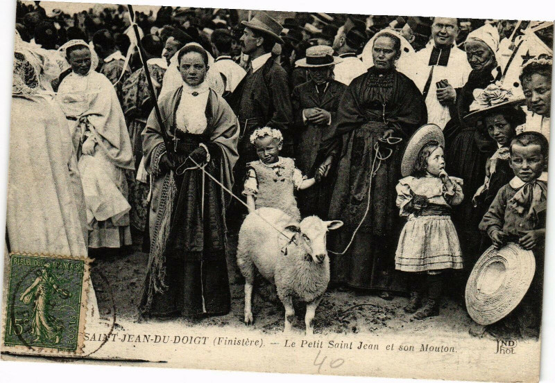 Carte postale ancienne Saint-Jean-du-Doigt-Le Petit Saint-Jean et son Mouton à Saint-Jean-du-Doigt