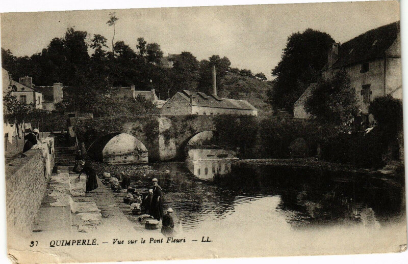 Carte postale ancienne Quimperle-Vue sur le Pont Fleuri à Quimperlé