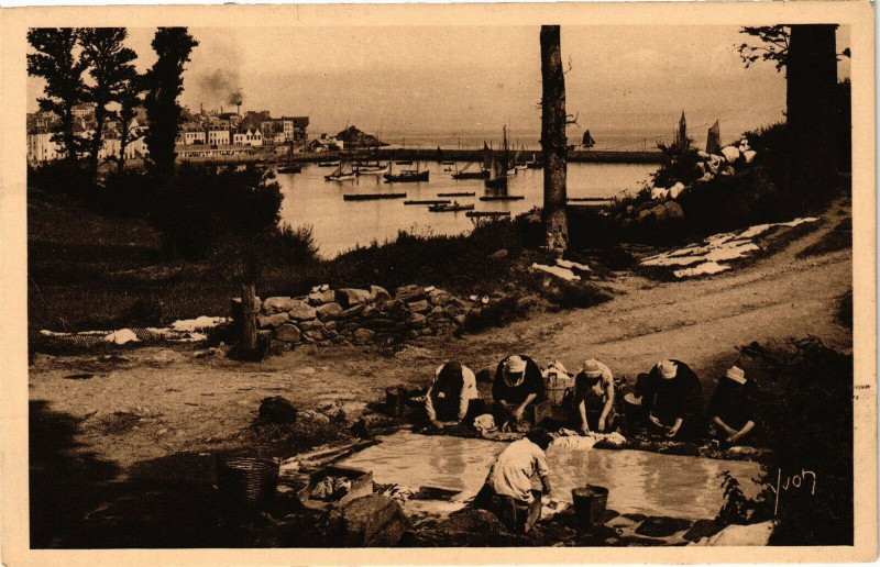 Carte postale ancienne Douarnenez-Les Lavandieres des Piomarc'h à Douarnenez