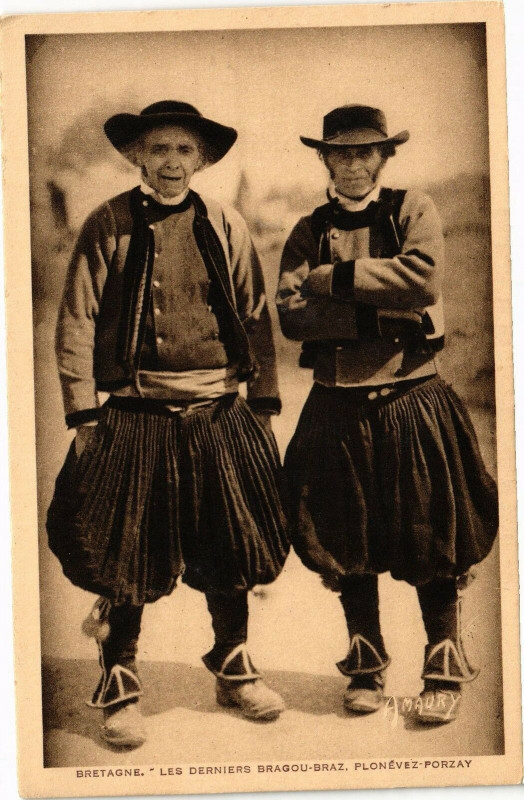 Carte postale ancienne Bretagne Les Derniers Bragou-Braz Plonevez-Porzay à Plonévez-Porzay