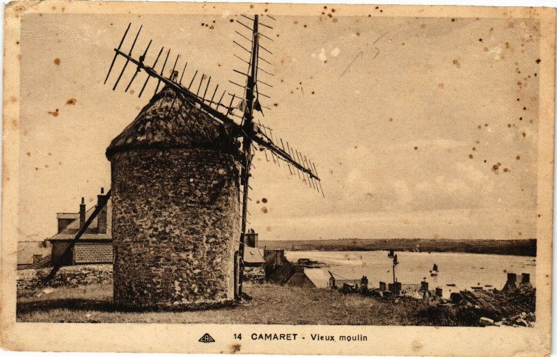 Carte postale ancienne Camaret - Vieux Moulin