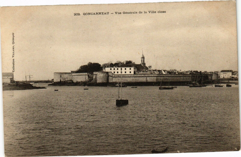 Carte postale ancienne Concarneau - Vue Générale de la Ville close à Concarneau
