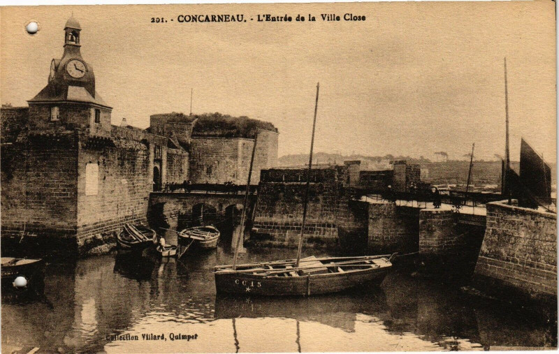 Carte postale ancienne Concarneau - L'Entrée de la Ville Close à Concarneau