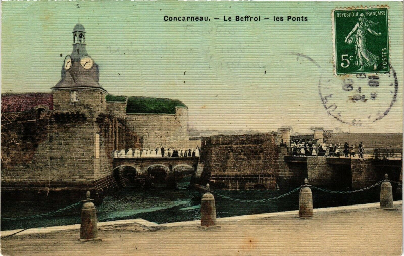 Carte postale ancienne Concarneau - Le Beffroi - les Ponts à Concarneau
