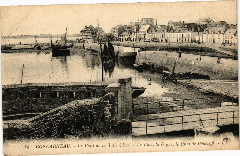 Carte postale ancienne Concarneau - Le Pont de la Ville Close-Le Port la Digue Le Quai.. à Concarneau