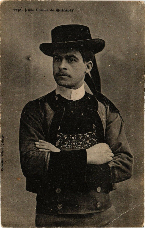 Carte postale ancienne Jeune homme de Quimper à Quimper